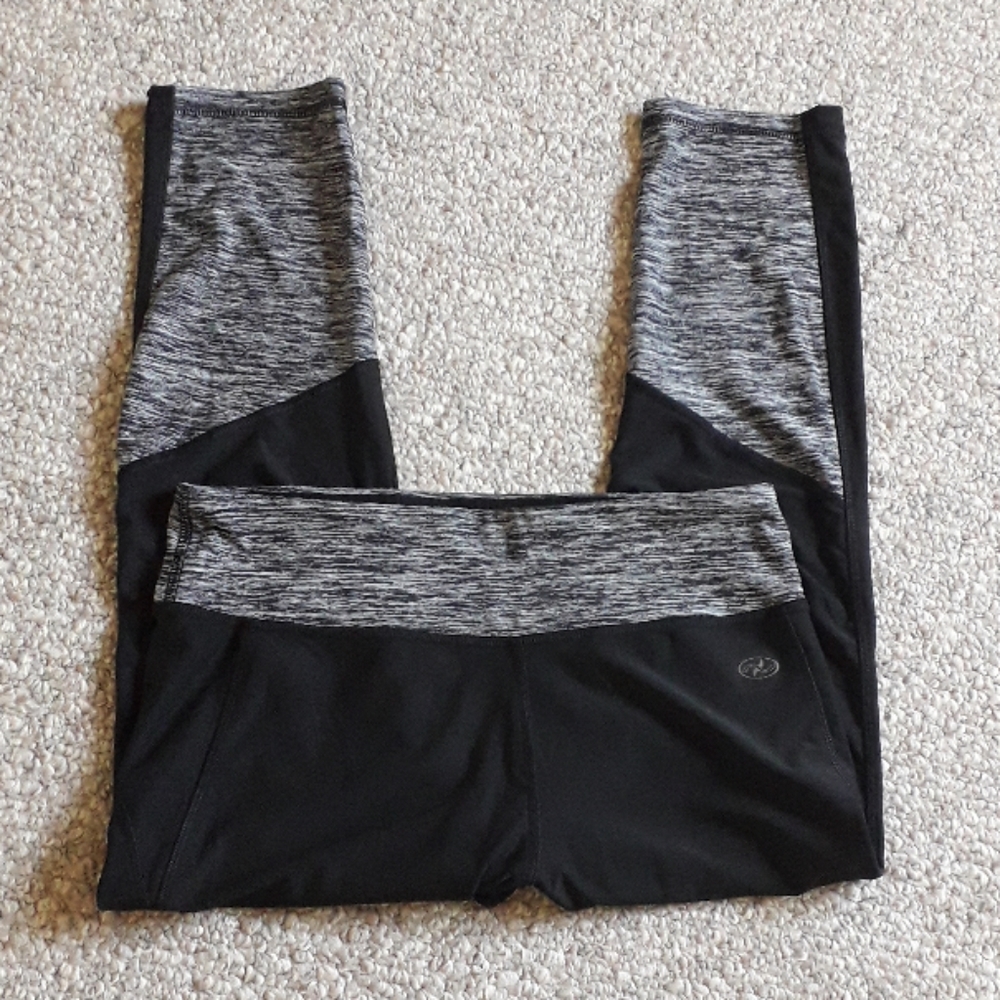 NWOT NYL Bellow Knee Length Athletic Leging